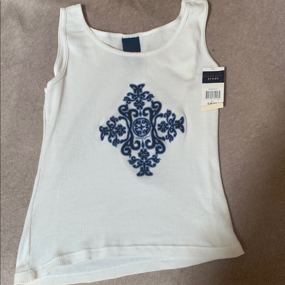 White ribbed tank top tommy jeans size small  unique tag fell off